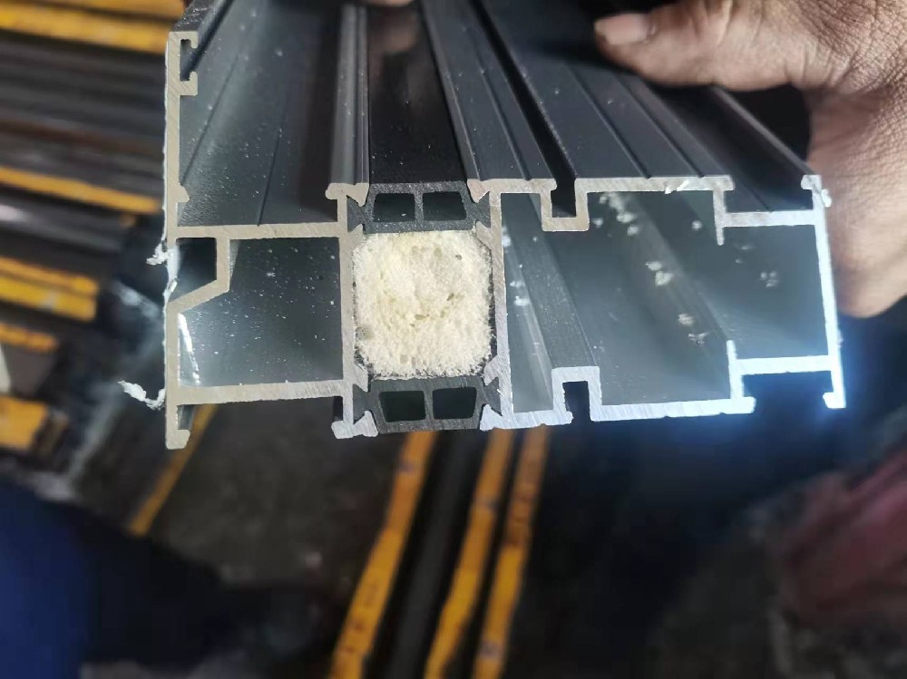鋁型材聚氨酯灌注