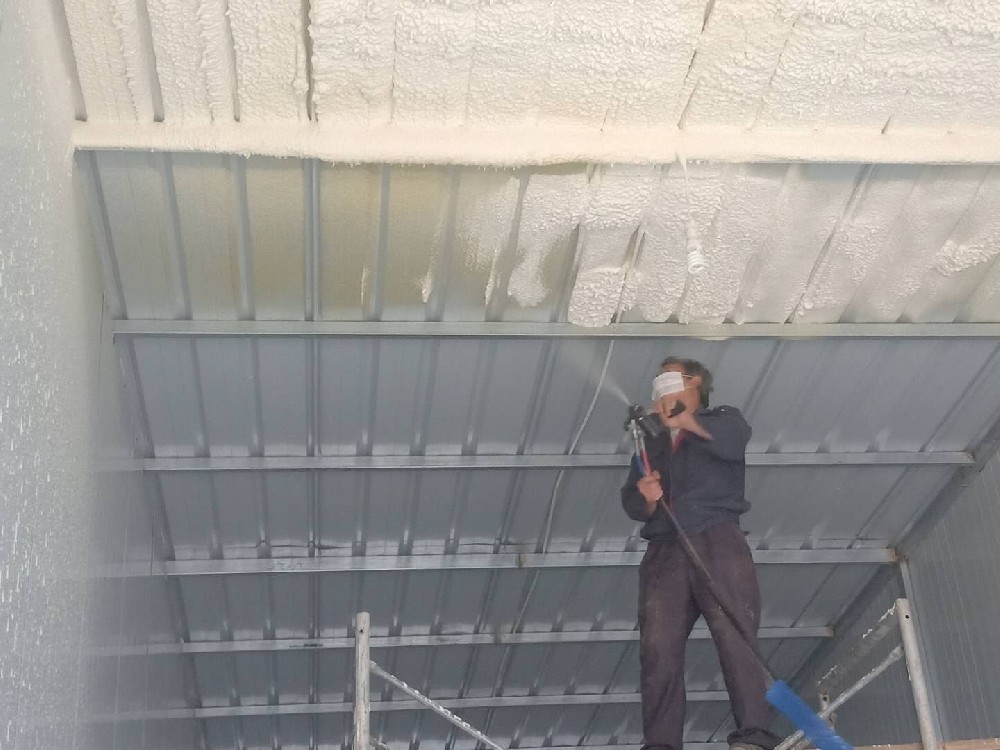 養(yǎng)殖場屋面聚氨酯噴涂保溫