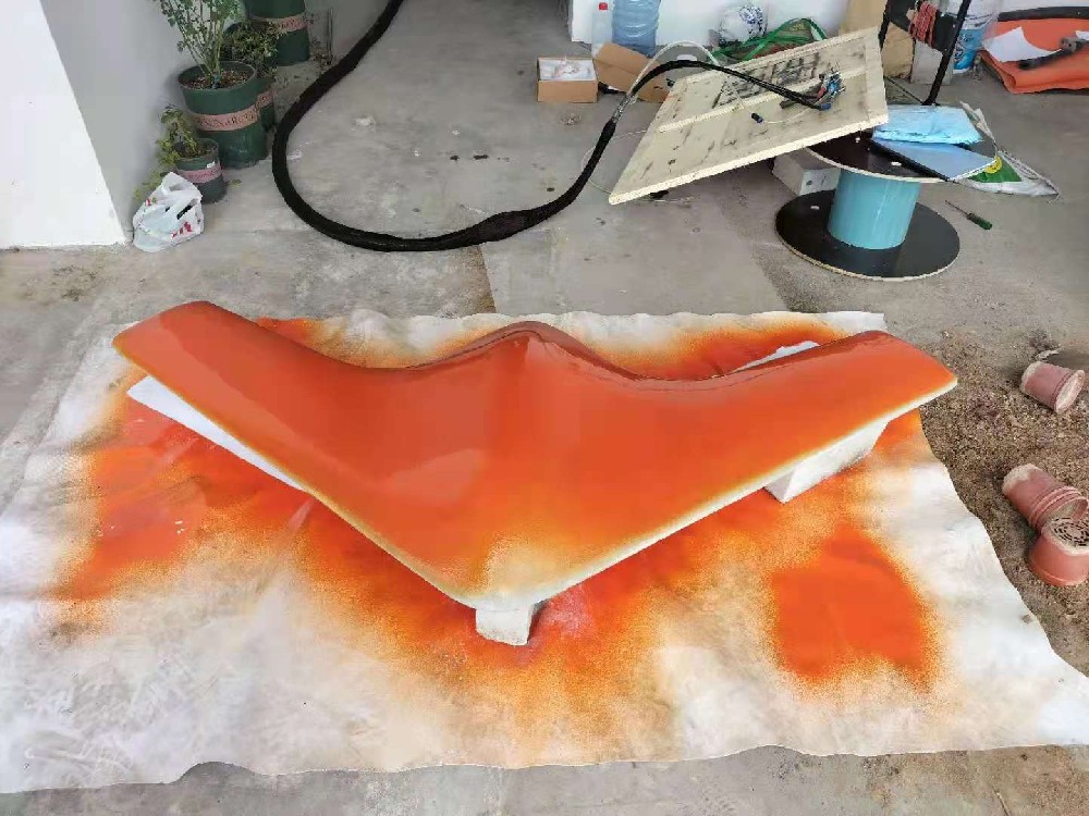 在鋼材表面噴涂聚脲用什么底漆打底比較好