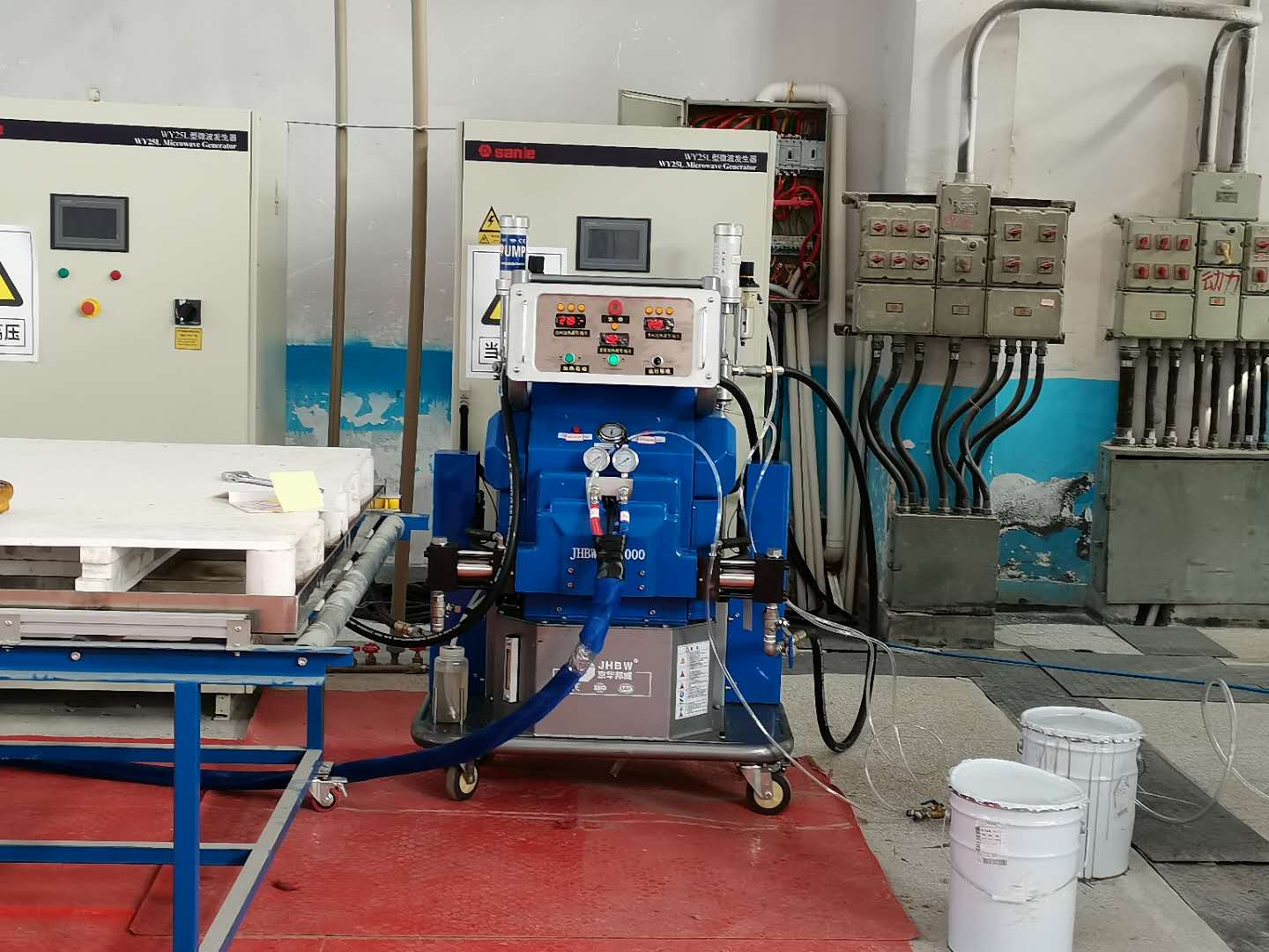 聚脲施工設(shè)備